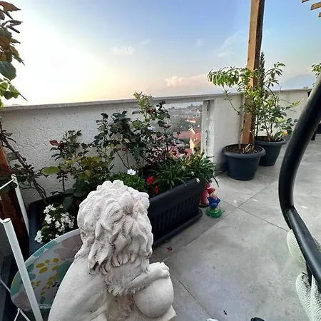 And Sea View Magnificent Historical House شقة